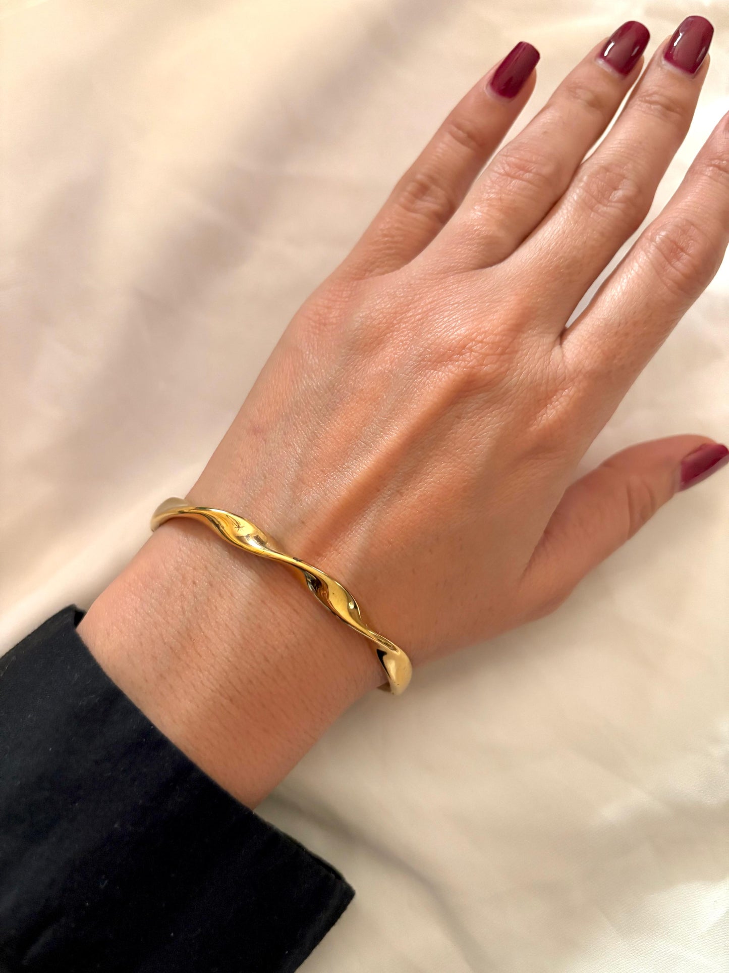 Serene Twist Gold Bracelet