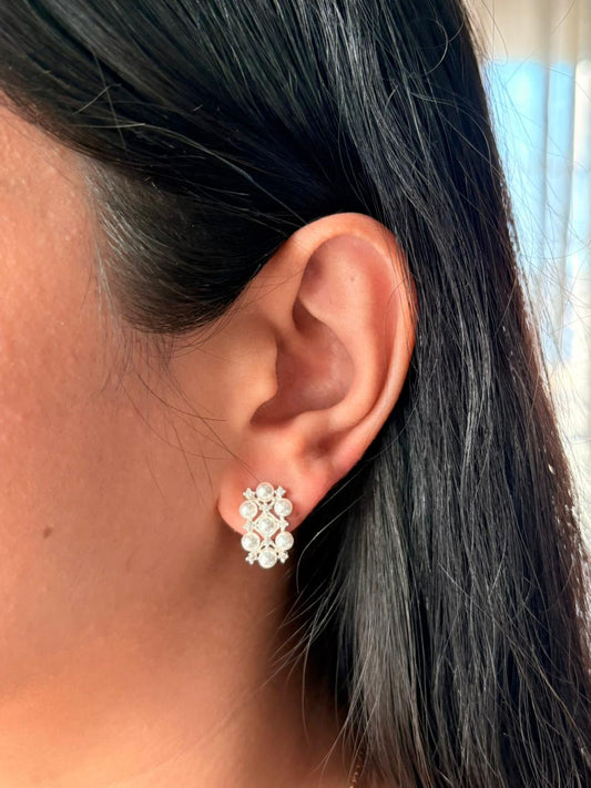 Classic Pearl Gleam Studs