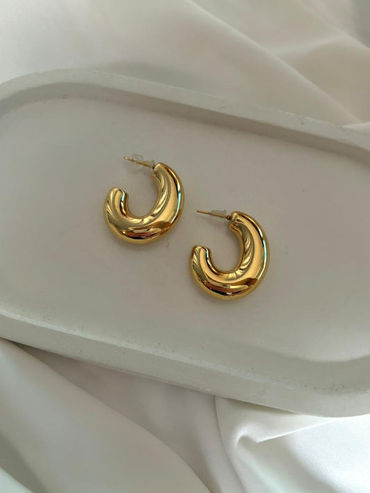 Bold Curve Hoops